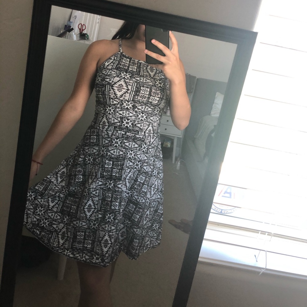 Halter style dress!!✨OFFER